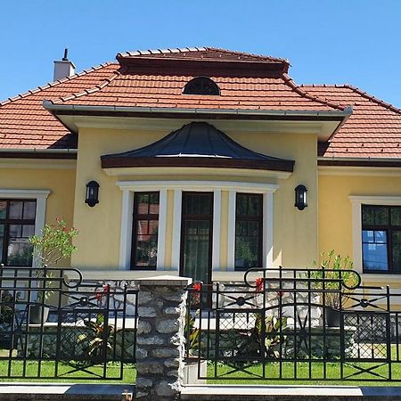 Varkert Deluxe Apartmanhaz Mişcolţ Exterior foto