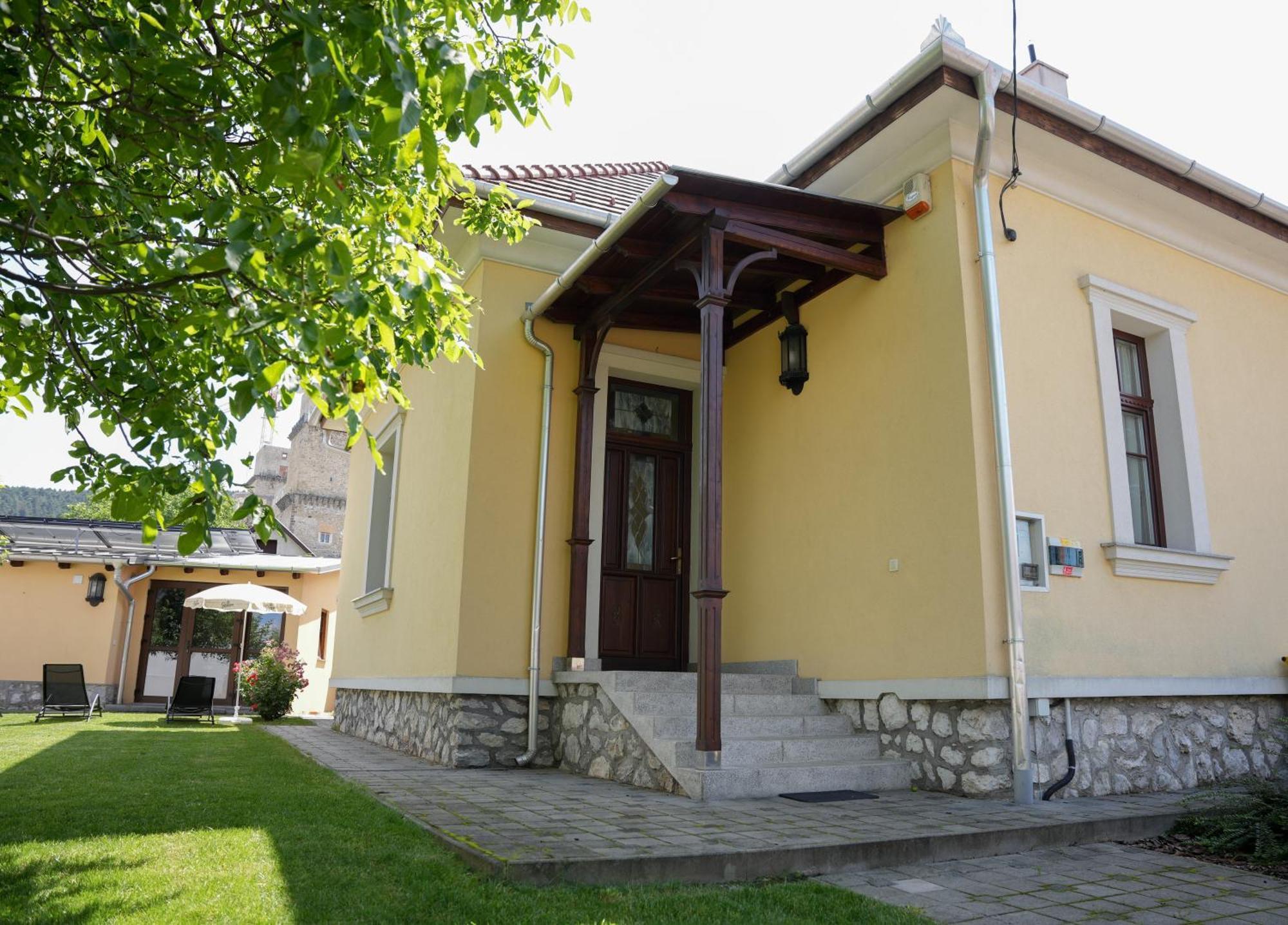 Varkert Deluxe Apartmanhaz Mişcolţ Exterior foto